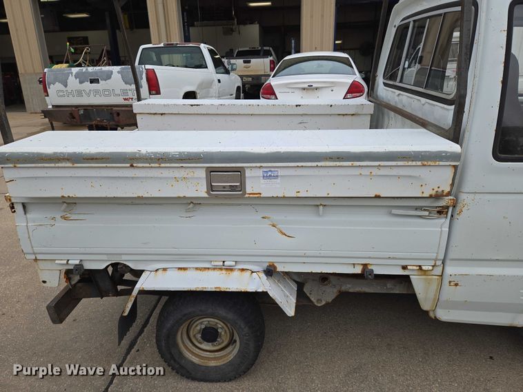 image for item DU6768 1992 Daihatsu S80LP-JTRK mini truck