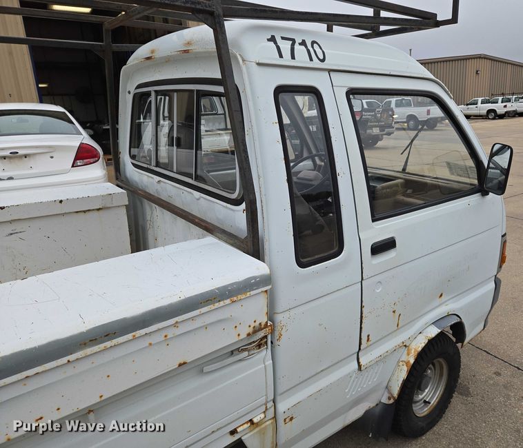 image for item DU6768 1992 Daihatsu S80LP-JTRK mini truck