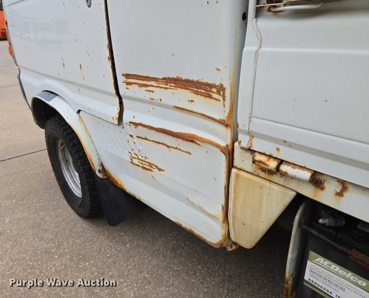 image for item DU6768 1992 Daihatsu S80LP-JTRK mini truck