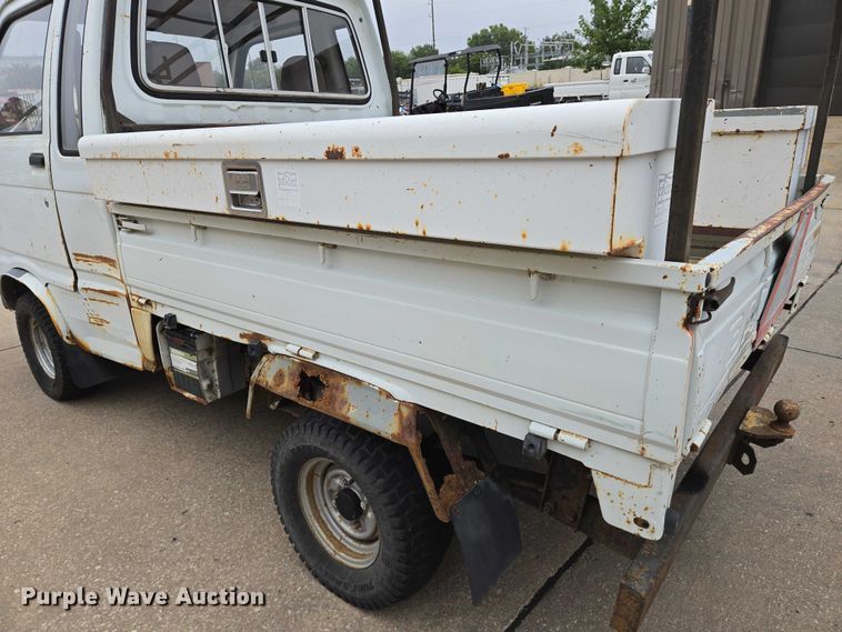 image for item DU6768 1992 Daihatsu S80LP-JTRK mini truck