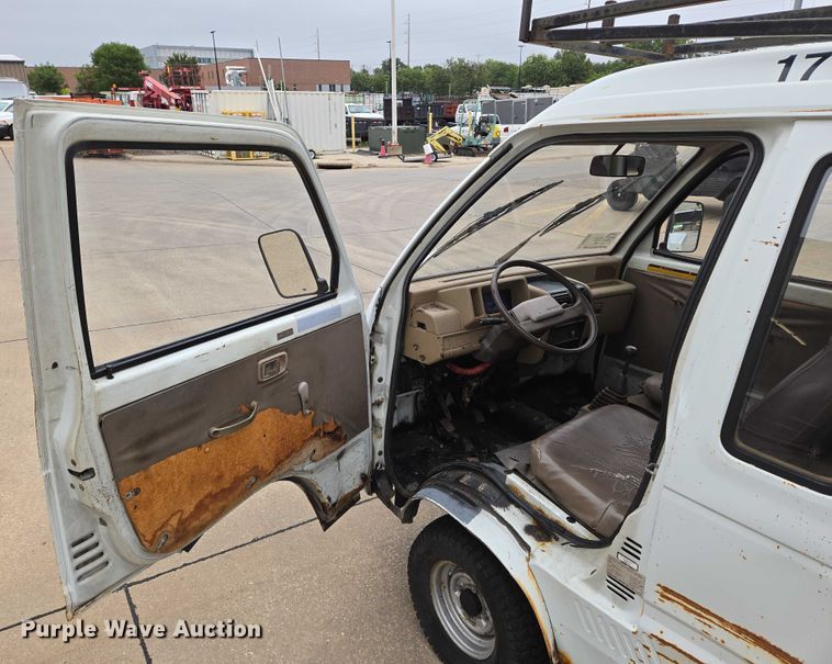 image for item DU6768 1992 Daihatsu S80LP-JTRK mini truck