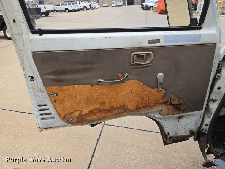 image for item DU6768 1992 Daihatsu S80LP-JTRK mini truck