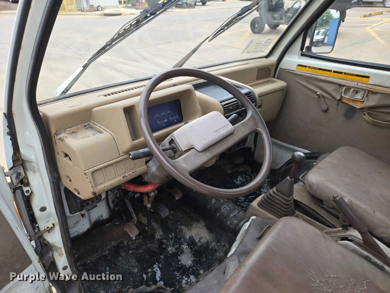 image for item DU6768 1992 Daihatsu S80LP-JTRK mini truck