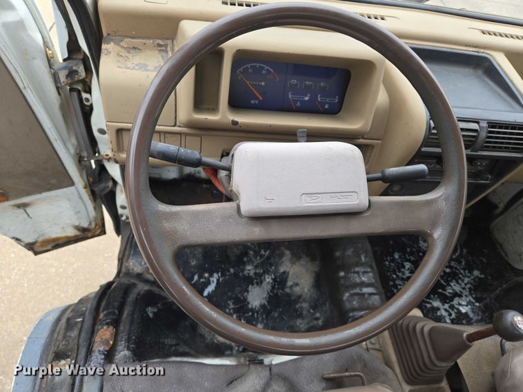 image for item DU6768 1992 Daihatsu S80LP-JTRK mini truck