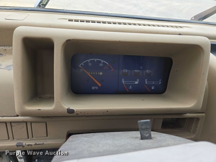 image for item DU6768 1992 Daihatsu S80LP-JTRK mini truck