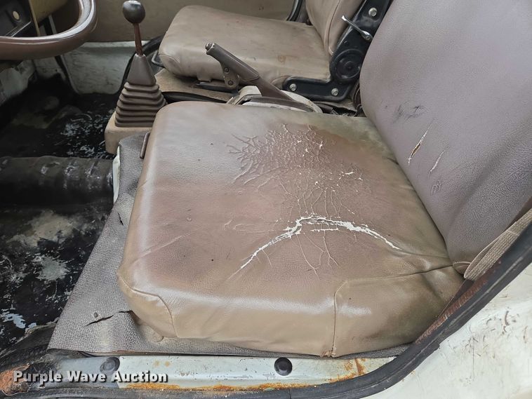 image for item DU6768 1992 Daihatsu S80LP-JTRK mini truck