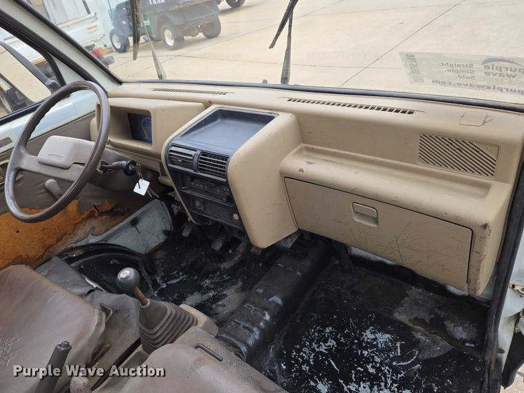 image for item DU6768 1992 Daihatsu S80LP-JTRK mini truck