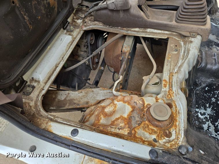 image for item DU6768 1992 Daihatsu S80LP-JTRK mini truck