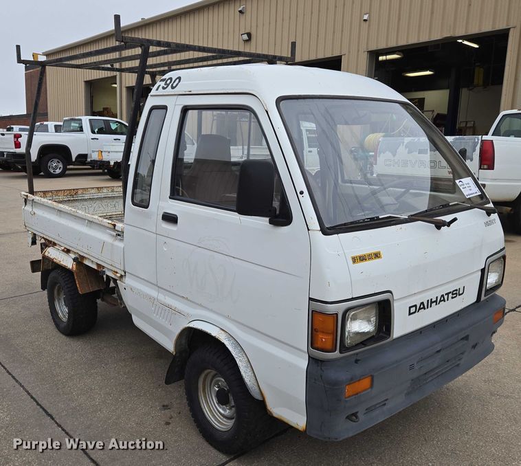 image for item DU6771 1996 Daihatsu S80LP-JTRK mini truck