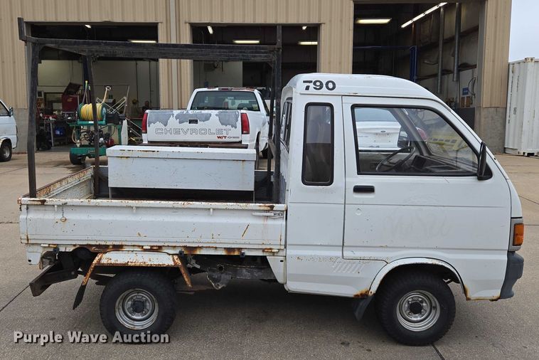 image for item DU6771 1996 Daihatsu S80LP-JTRK mini truck