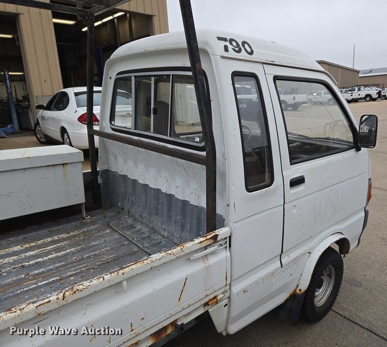 image for item DU6771 1996 Daihatsu S80LP-JTRK mini truck