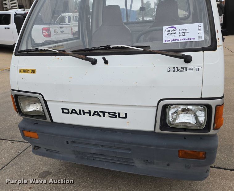 image for item DU6771 1996 Daihatsu S80LP-JTRK mini truck