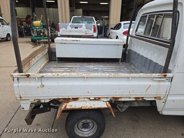 image for item DU6771 1996 Daihatsu S80LP-JTRK mini truck