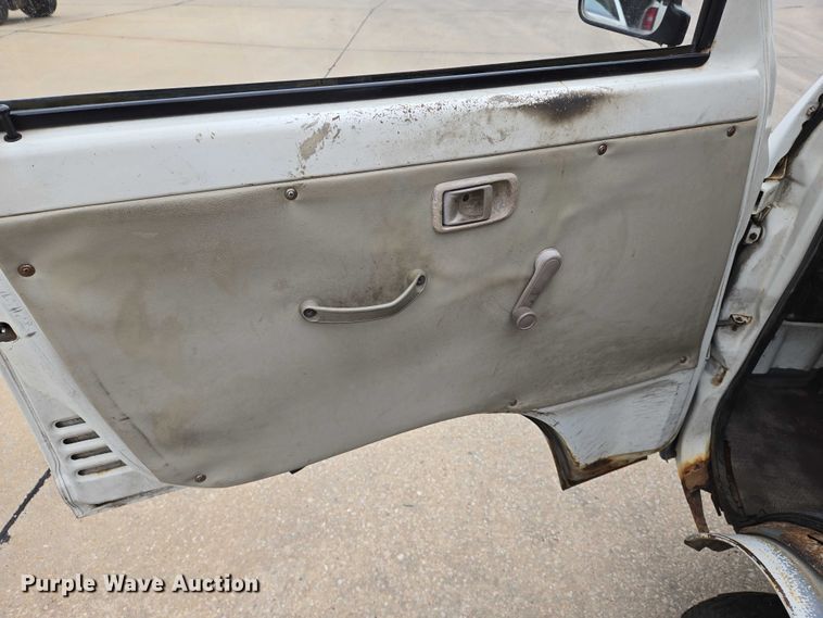 image for item DU6771 1996 Daihatsu S80LP-JTRK mini truck