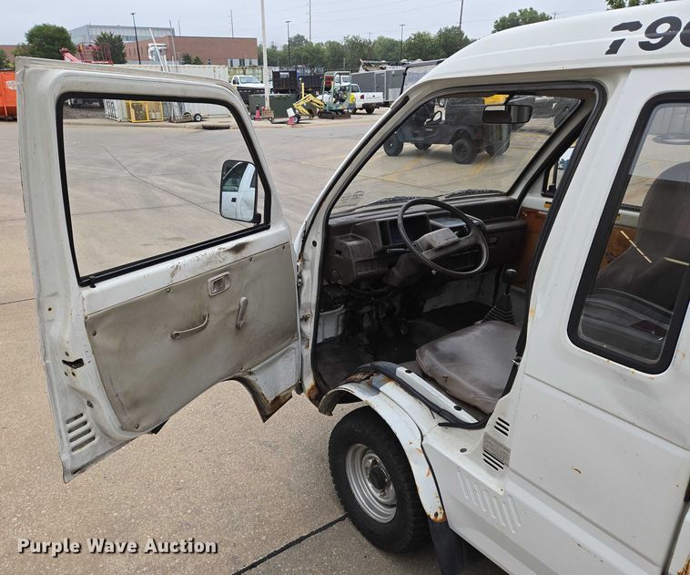 image for item DU6771 1996 Daihatsu S80LP-JTRK mini truck