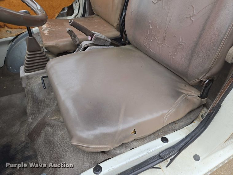 image for item DU6771 1996 Daihatsu S80LP-JTRK mini truck