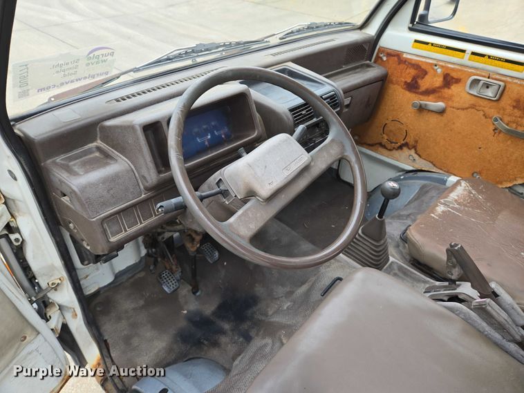 image for item DU6771 1996 Daihatsu S80LP-JTRK mini truck