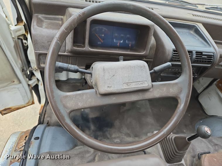 image for item DU6771 1996 Daihatsu S80LP-JTRK mini truck