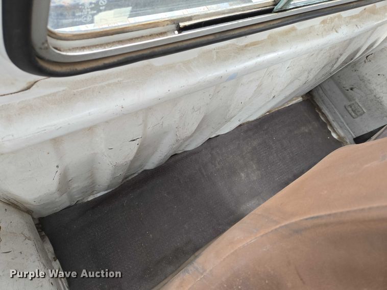 image for item DU6771 1996 Daihatsu S80LP-JTRK mini truck