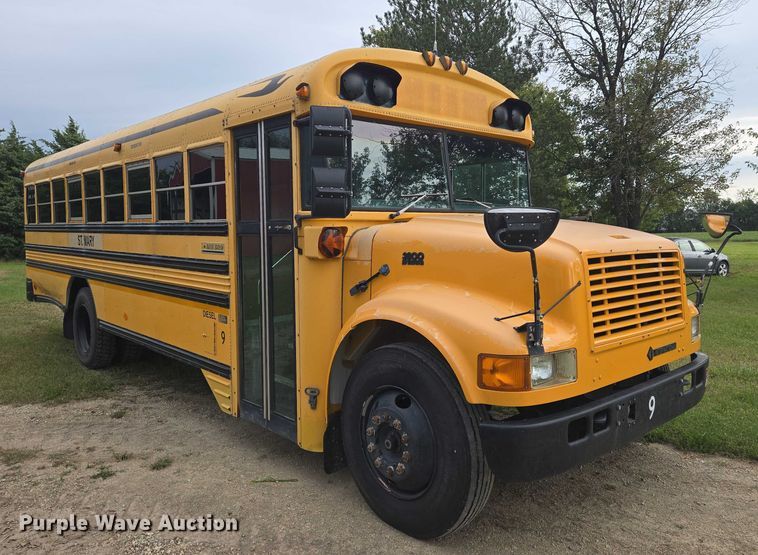 image for item DU6878 1996 International 3800 school bus