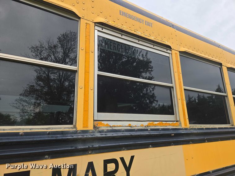 image for item DU6878 1996 International 3800 school bus