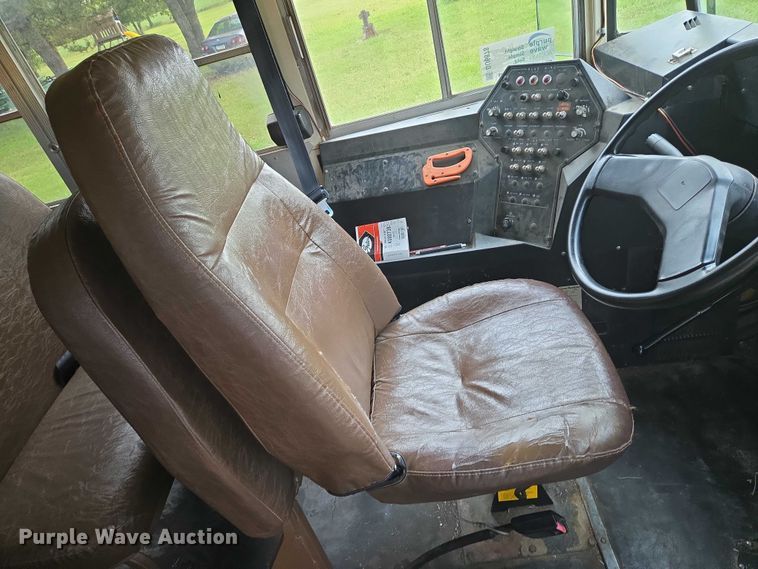 image for item DU6878 1996 International 3800 school bus