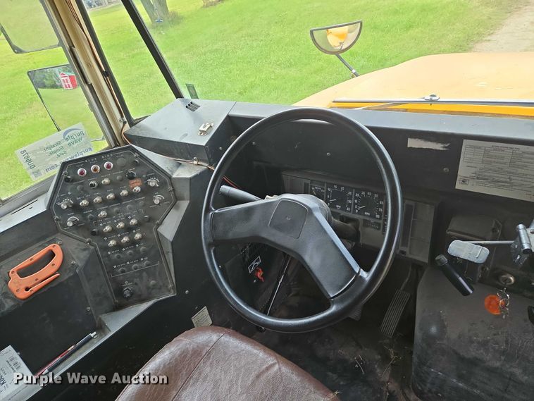 image for item DU6878 1996 International 3800 school bus