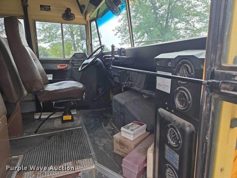 image for item DU6878 1996 International 3800 school bus