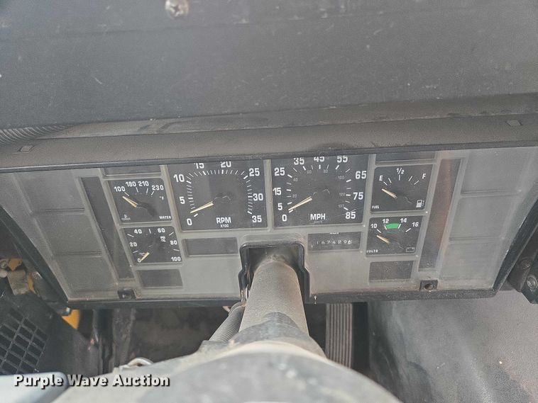 image for item DU6878 1996 International 3800 school bus