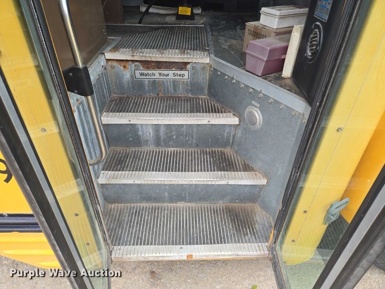 image for item DU6878 1996 International 3800 school bus