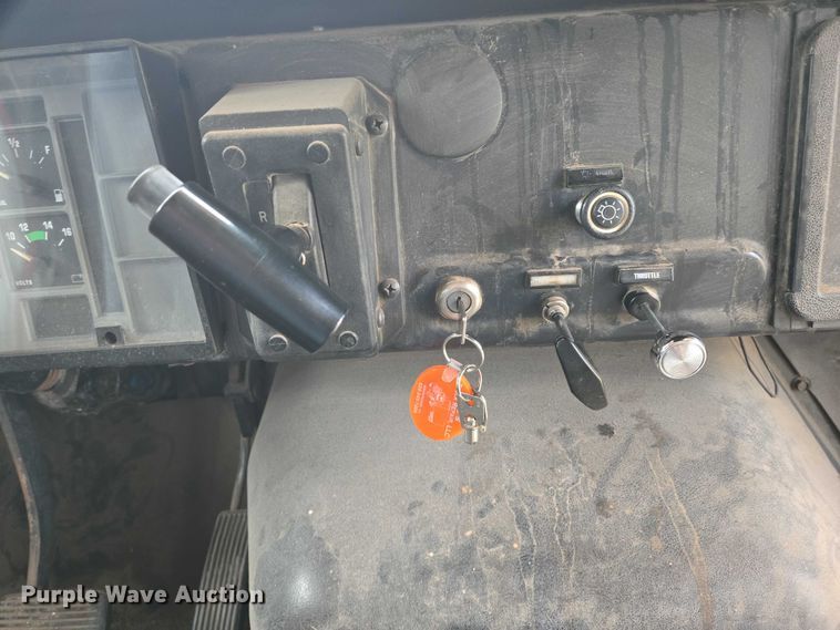 image for item DU6878 1996 International 3800 school bus