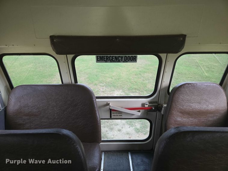 image for item DU6878 1996 International 3800 school bus