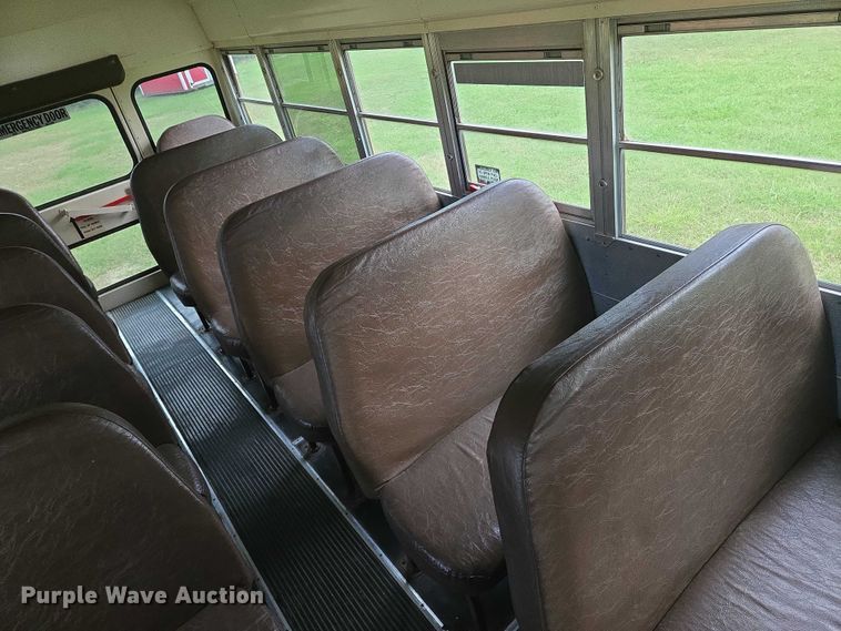 image for item DU6878 1996 International 3800 school bus