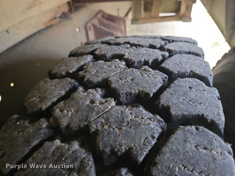 image for item DU6878 1996 International 3800 school bus