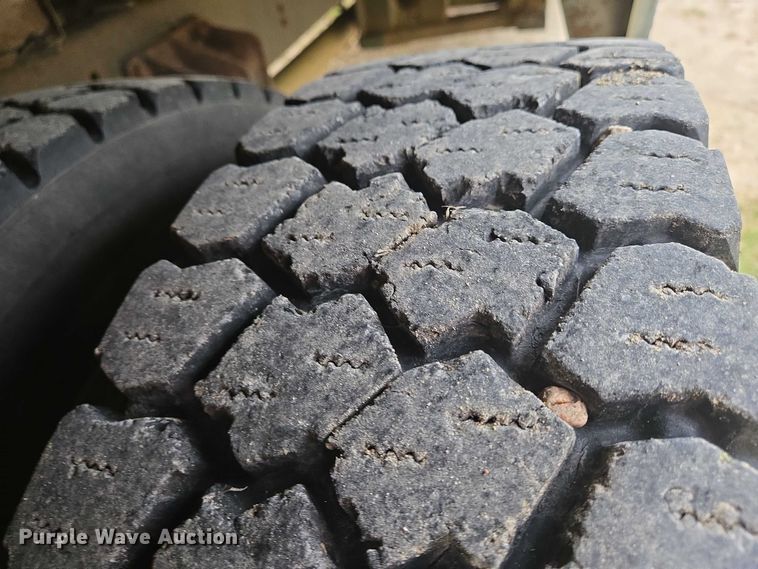 image for item DU6878 1996 International 3800 school bus