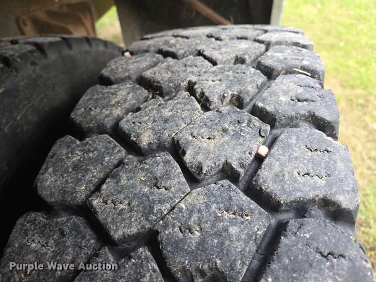 image for item DU6878 1996 International 3800 school bus