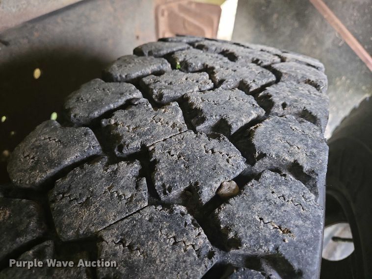 image for item DU6878 1996 International 3800 school bus