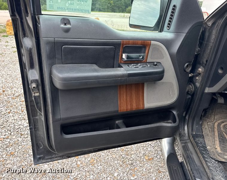 image for item DW3466 2004 Ford F150 SuperCrew pickup truck