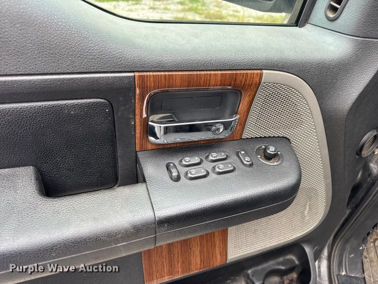 image for item DW3466 2004 Ford F150 SuperCrew pickup truck