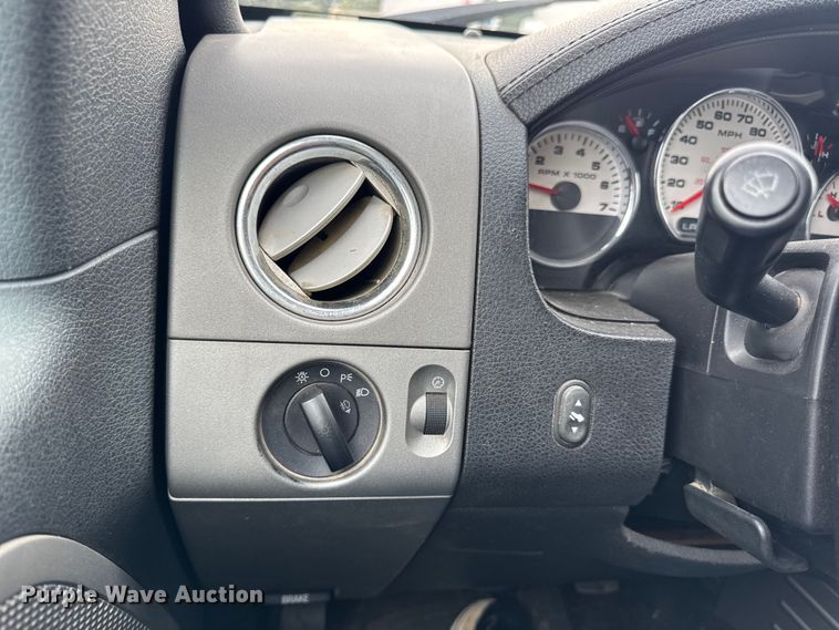 image for item DW3466 2004 Ford F150 SuperCrew pickup truck