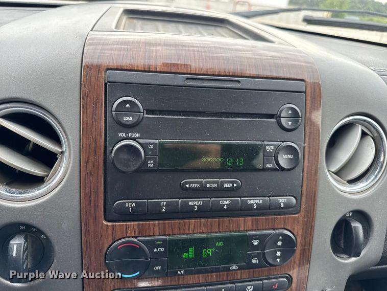 image for item DW3466 2004 Ford F150 SuperCrew pickup truck