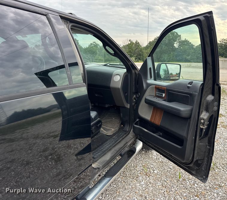 image for item DW3466 2004 Ford F150 SuperCrew pickup truck