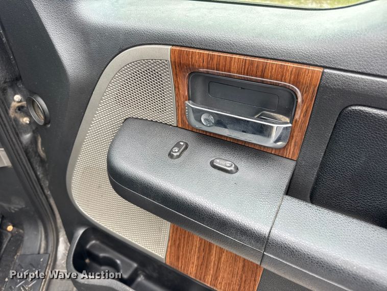 image for item DW3466 2004 Ford F150 SuperCrew pickup truck