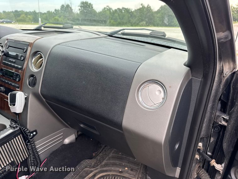 image for item DW3466 2004 Ford F150 SuperCrew pickup truck