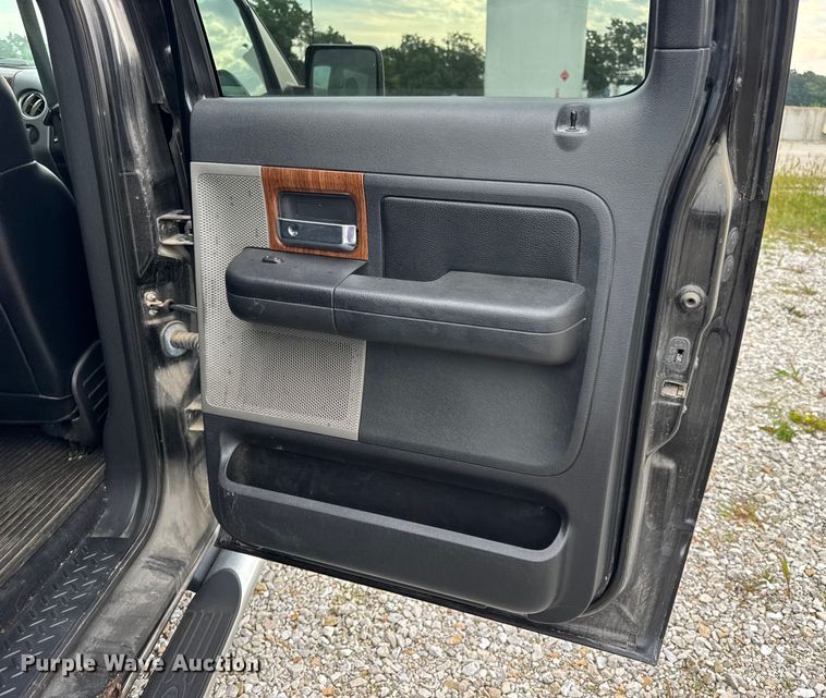 image for item DW3466 2004 Ford F150 SuperCrew pickup truck