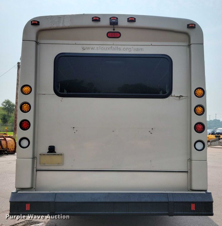 image for item DX7258 2010 Ford F650 shuttle bus