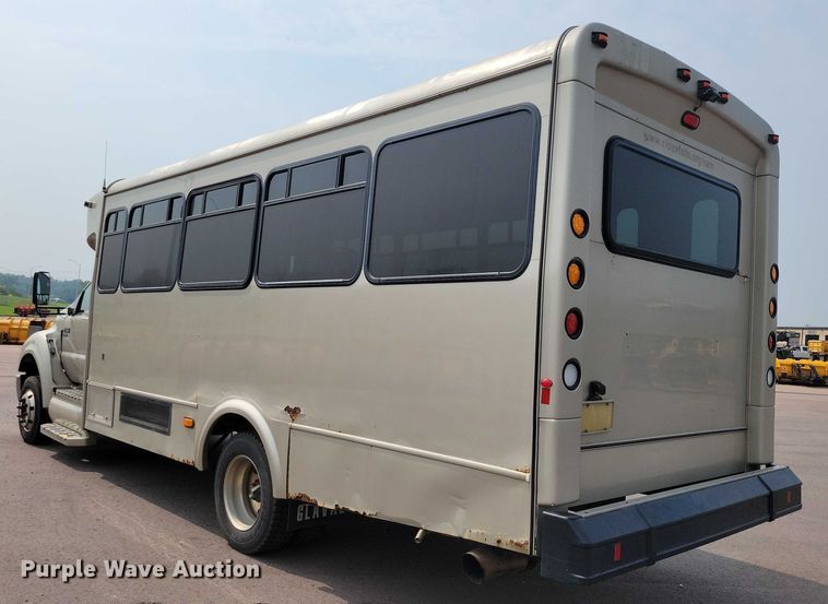 image for item DX7258 2010 Ford F650 shuttle bus