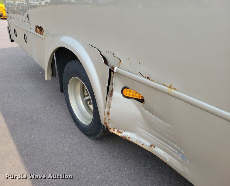 image for item DX7258 2010 Ford F650 shuttle bus