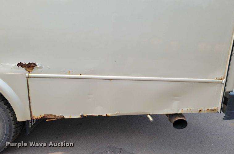 image for item DX7258 2010 Ford F650 shuttle bus