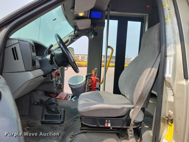 image for item DX7258 2010 Ford F650 shuttle bus